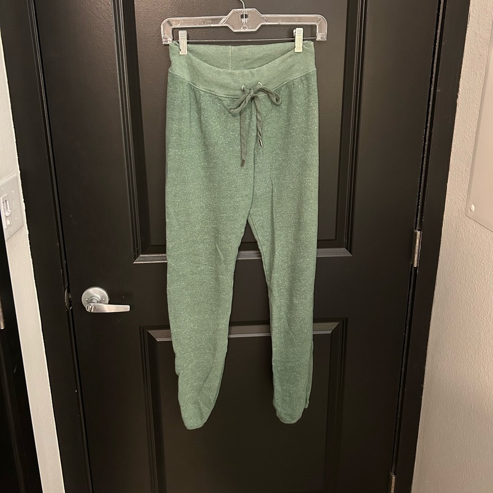 Sundry Basic Sweatpant in Agave Size XS
